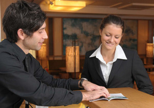 Seis razones para explorar una carrera en hotelería y turismo