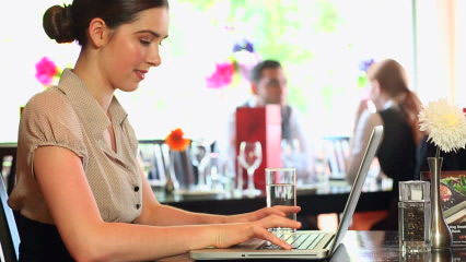 industria-restaurantes-crecimiento-ascenso Siete beneficios de trabajar en la industria de los restaurantes