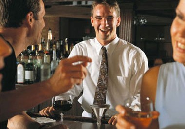 Diez consejos para ser un mejor bartender (y duplicar las propinas)