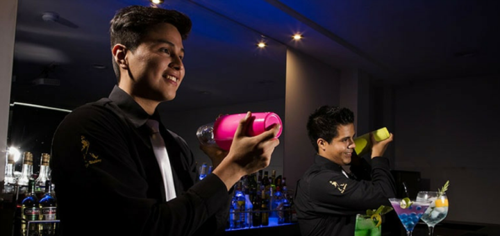 7 Técnicas de bartender claves para la preparación de cócteles
