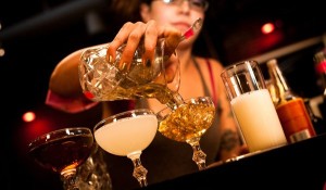 10 consejos de servicio al cliente para los bartender