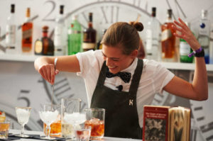 Cómo lograr ser un bartender experto con estos 10 consejos