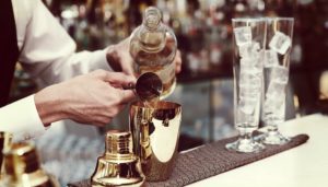 Cómo convertirte en un bartender con estos simples consejos