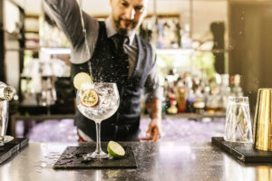Cómo convertirte en un bartender con estos simples consejos