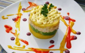 10 platos que debes conocer de la gastronomía peruana