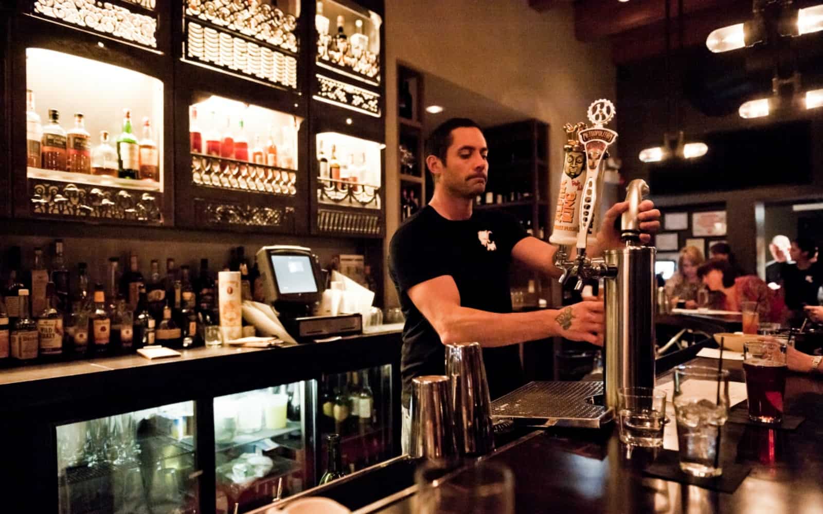 Bar Profesional: Cómo trabajar de barback o asistente de bartender
