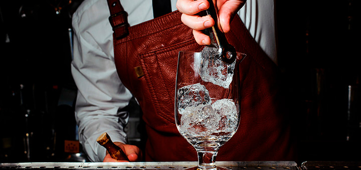 Técnicas que todo bartender profesional debe conocer