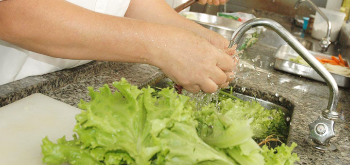 La importancia de la higiene de alimentos al llevar la carrera de Gastronomía