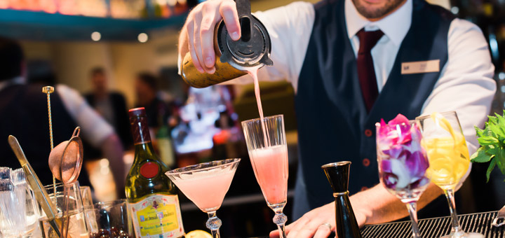 ¿Cuál es la diferencia entre un bartender y un mixólogo?