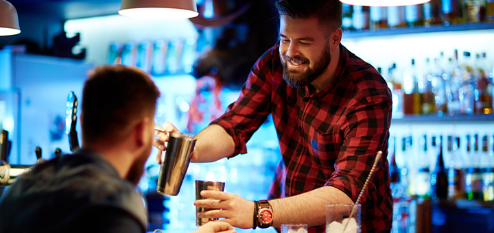 7 aspectos del servicio al cliente que todo bartender debe saber