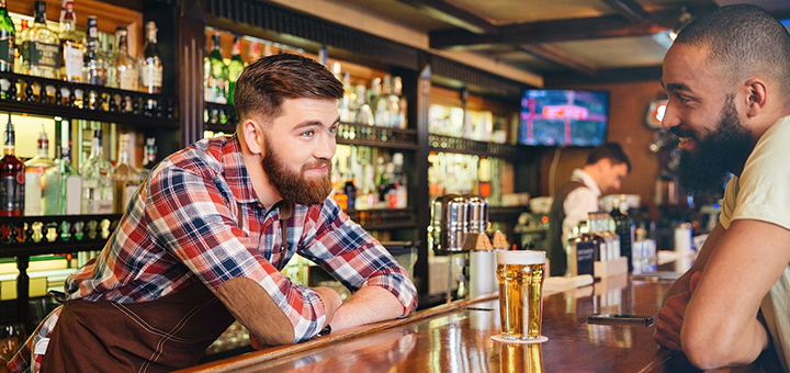 7 aspectos del servicio al cliente que todo bartender debe saber